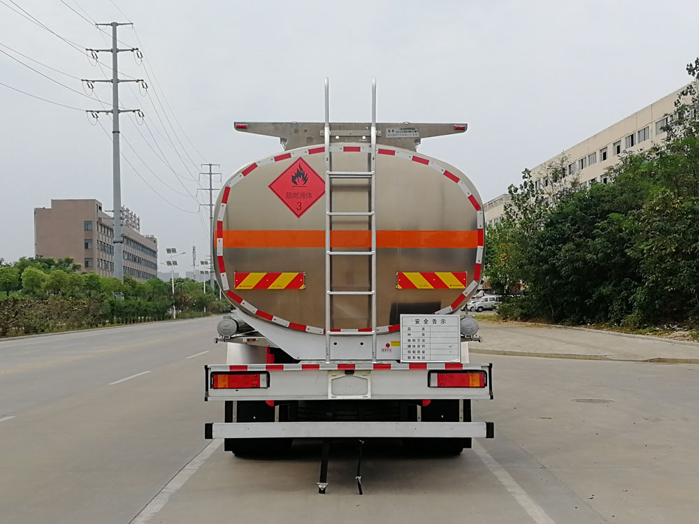 25方柳汽小三軸鋁合金運(yùn)油車